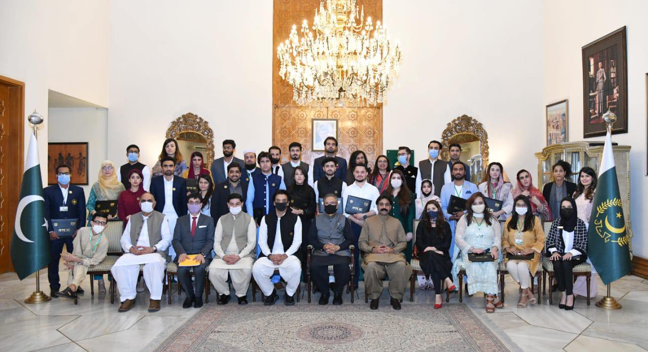 Members of National Youth Council led by Special Assistant for Youth Affairs Usman Dar called on President of Pakistan Dr. Arif Alvi at Aiwan-e-Sadr
