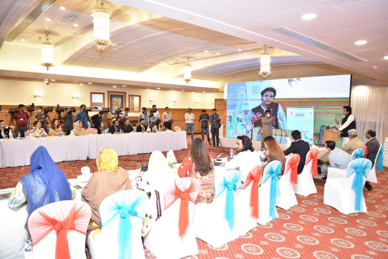 SAPM Usman Dar briefed the participants of the workshop about the ongoing projects for youth development under the Kamyab Jawan Programme.