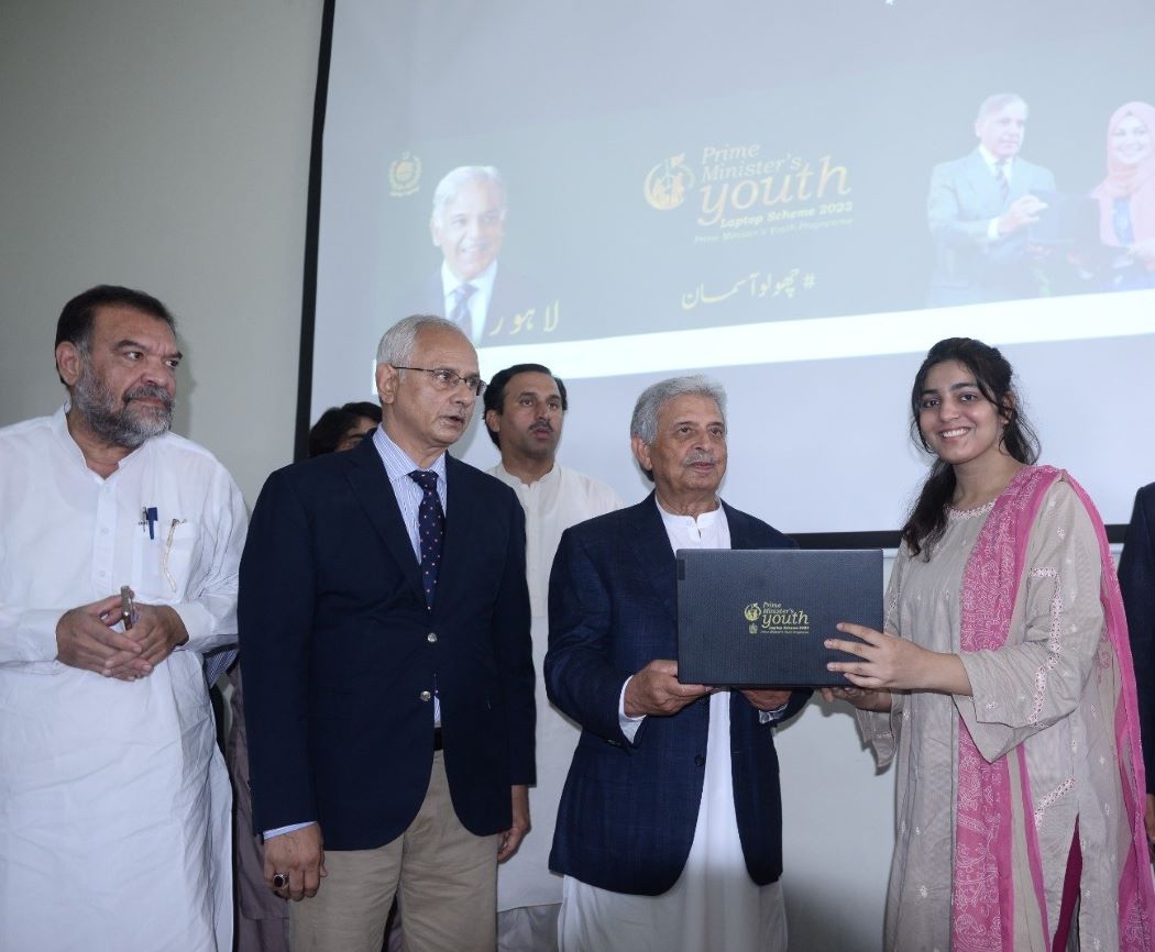 A laptop distribution ceremony was held at Government College University, Lahore under the Prime Ministers laptop scheme. Hon.  Federal Minister of Education Rana Tanveer Hussain distributed laptops among talented Students. 