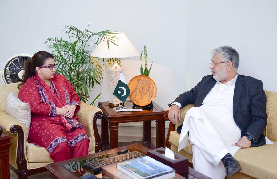 Special Assistant to Prime Minister for Youth Affairs Shaza Fatima Khawaja met with Chairman Higher Education Commission Dr. Mukhtiar Ahmed, In which other important educational issues were discussed including the laptop scheme.

.