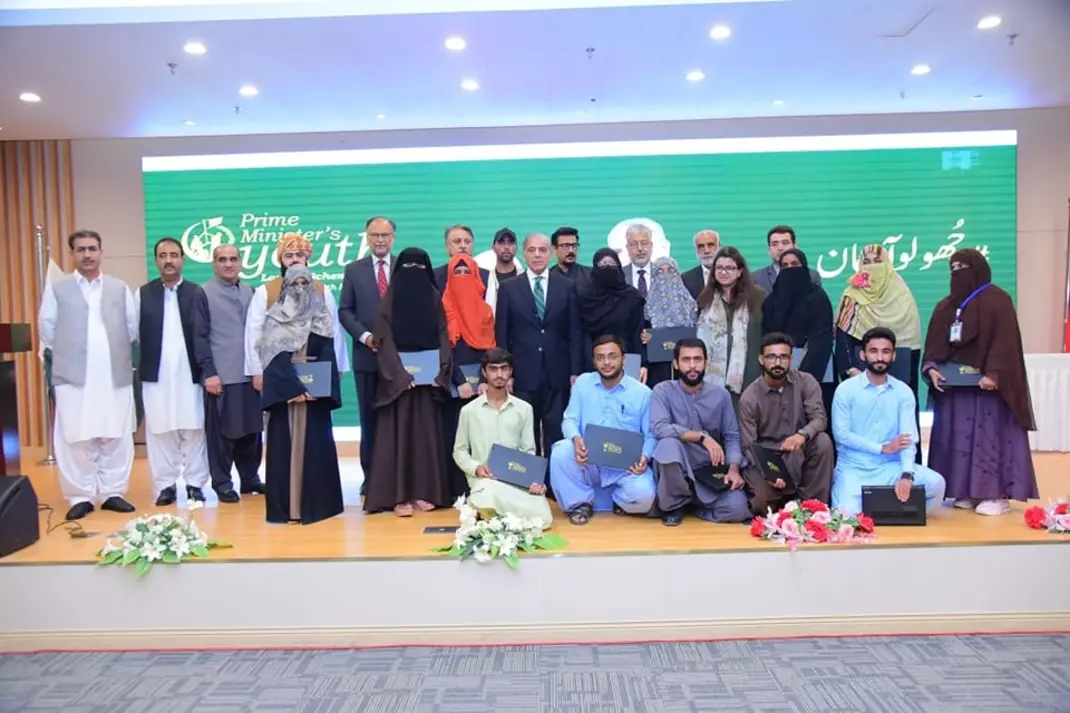 Prime Minister Shehbaz Sharif in a group photo with high-achievers of Gawadar University who received laptops under the Prime Minister's Laptop Scheme Phase-III.
